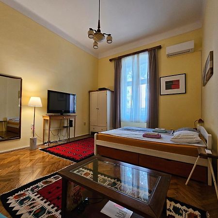 Cricket Park Hostel Belgrad Zewnętrze zdjęcie